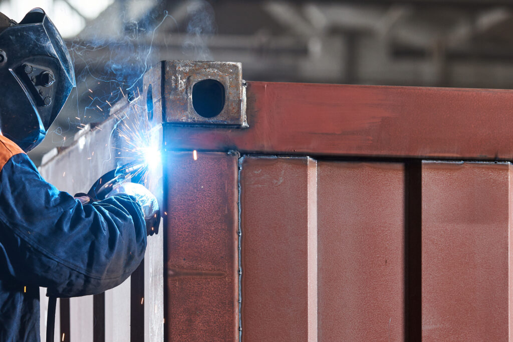 Shipping-container-welding-service-in-Torongo